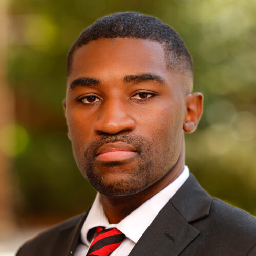 Head shot of Alex Kelly